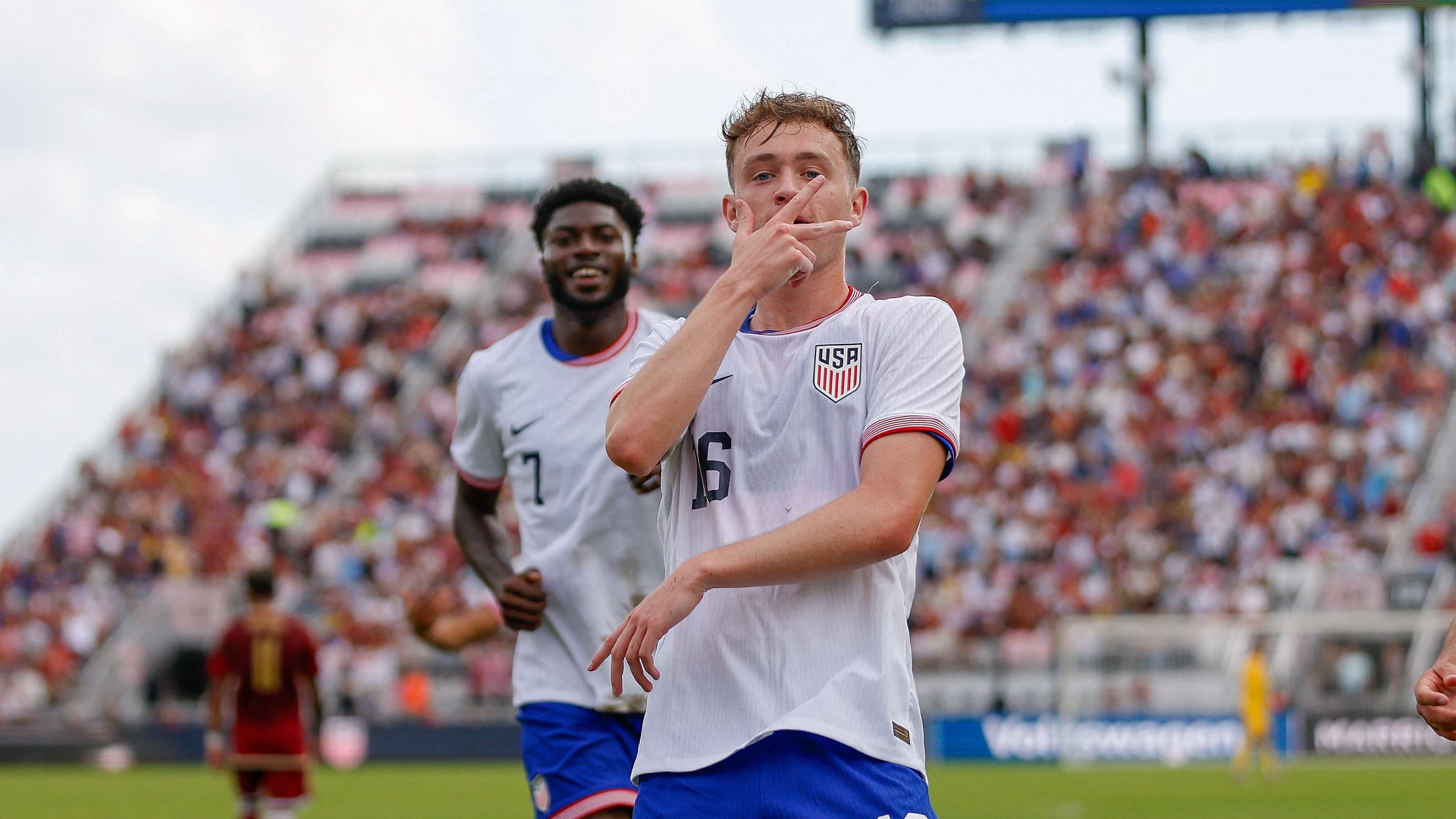 亚与莱万之 亚与莱万之